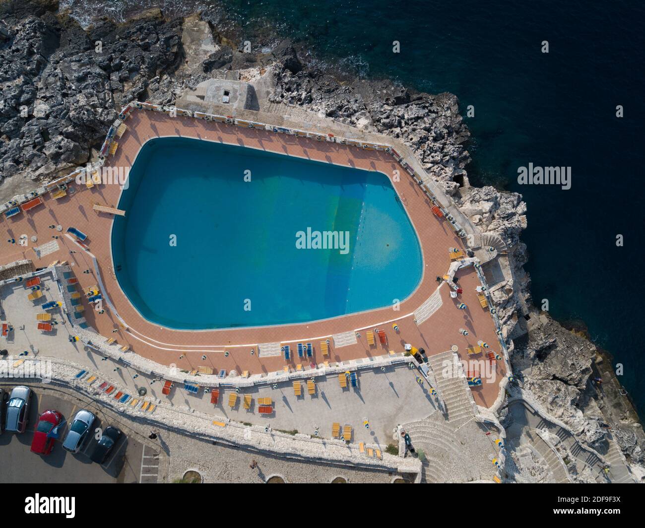 Aerial view of swimming pool hi-res stock photography and images - Alamy