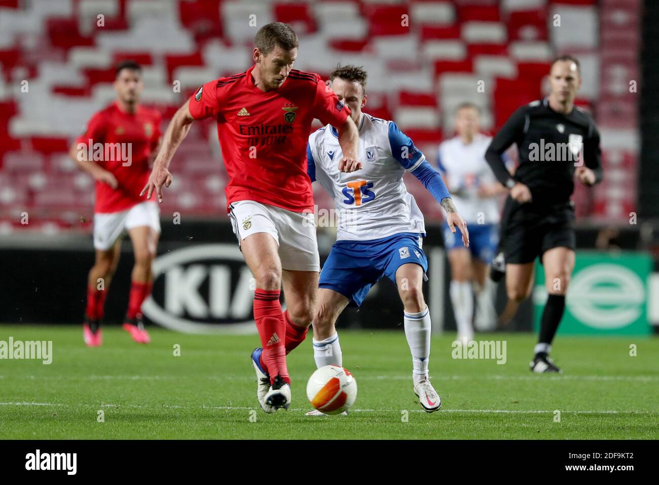 Lisbon, Portugal. 3rd Dec, 2020. Jan Vertonghen of SL Benfica (L) vies with Jan Sykora of Lech Poznan during the UEFA Europa League Group D football match between SL Benfica and Lech Poznan at the Luz stadium in Lisbon, Portugal on December 3, 2020. Credit: Pedro Fiuza/ZUMA Wire/Alamy Live News Stock Photo