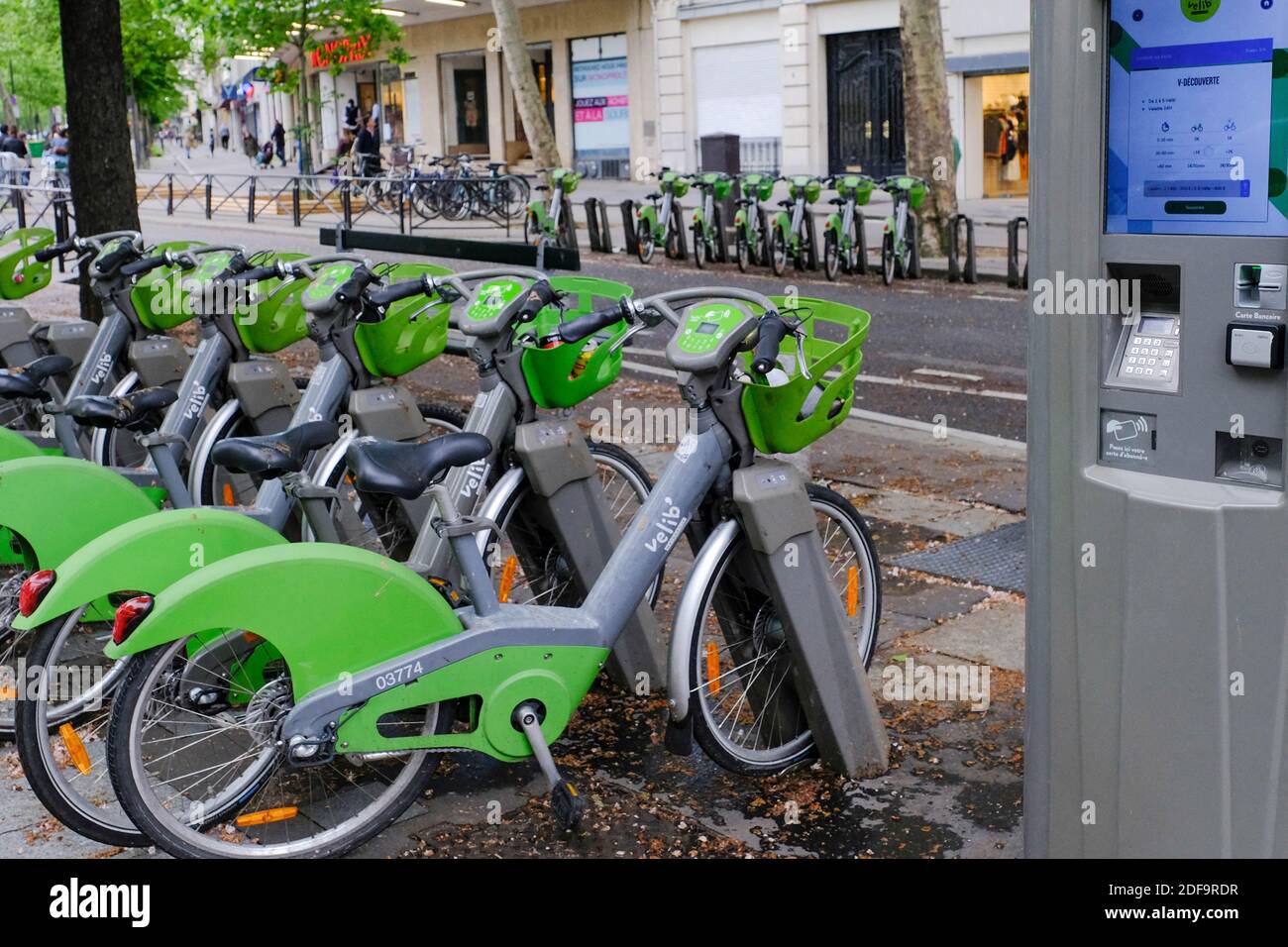 Velib bicycles for hire in Paris, The blue Velib is electric and the green  Velib is mechanical. Velib promises 19,000 bikes and increased maintenance,  The Velib Metropole union is preparing for strong