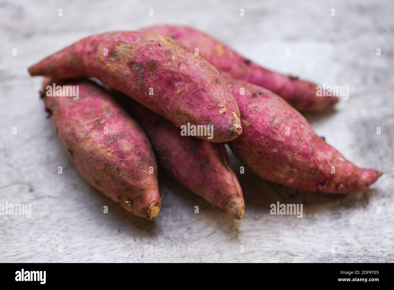 Purple sweet potato on wooden table, yam purple Stock Photo Alamy
