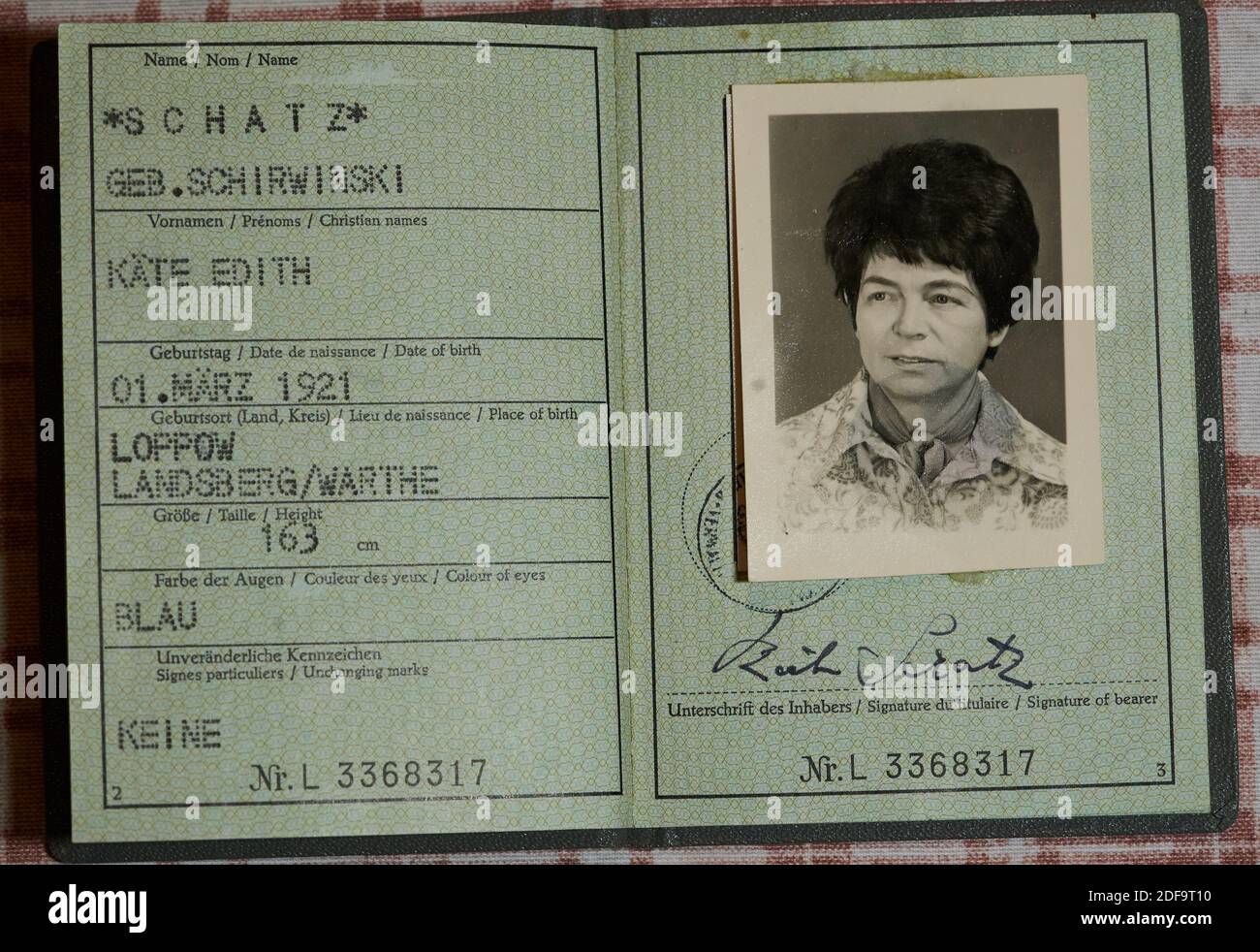 Historical Photo:  Identity card of a Kaete Schatz, born 1.3.1921 in Landsberg an der Warthe of the Federal Republic of Germany around 1960. Reproduction in Marktoberdorf, Germany, October 26, 2020.  © Peter Schatz / Alamy Stock Photos Stock Photo