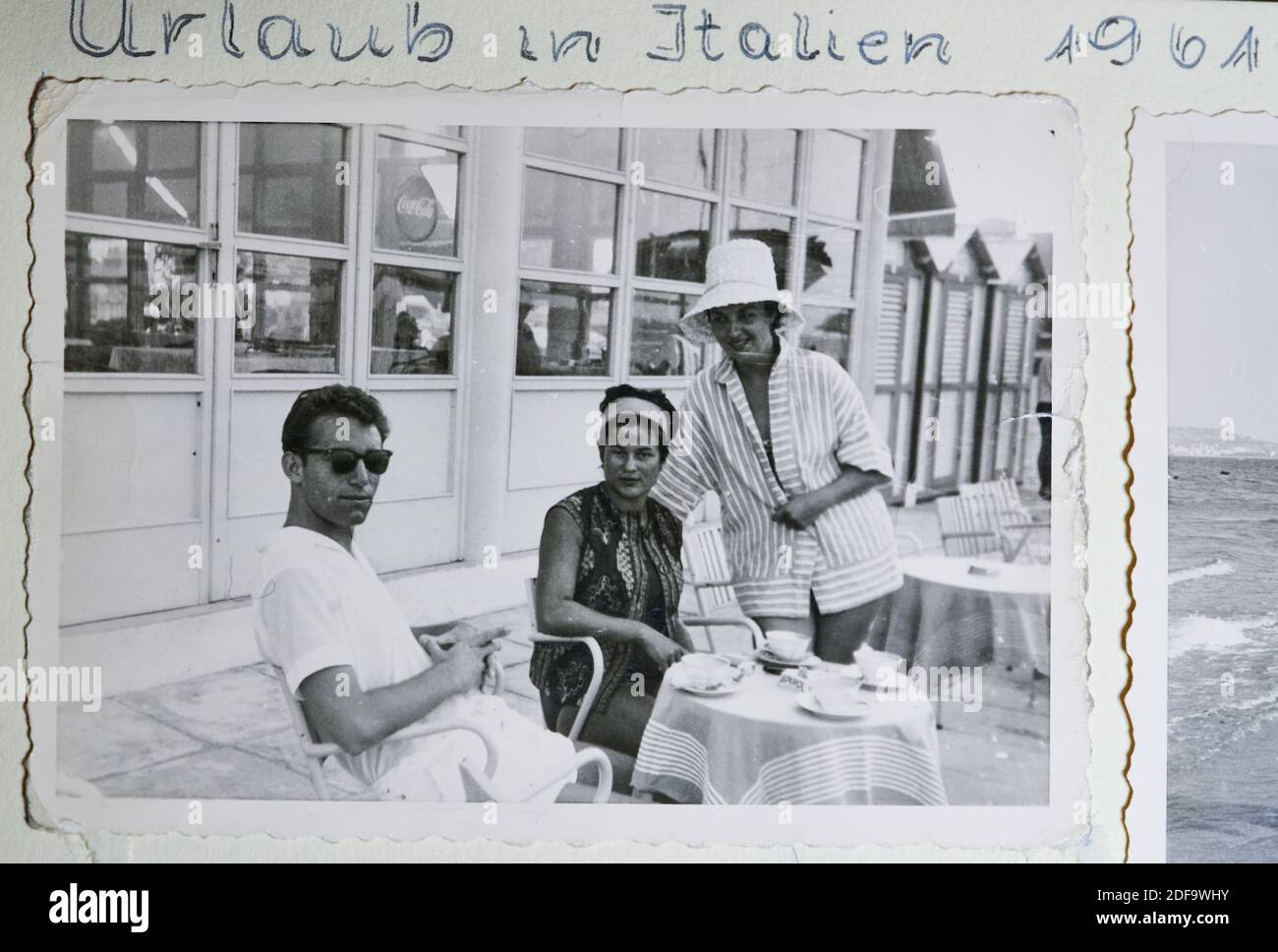 Historical Photo:  Couple and woman in beach vacation in Italy 1961 in Gatteo a Mare, Mediterranean Sea, Italy. Reproduction in Marktoberdorf, Germany, October 26, 2020.  © Peter Schatz / Alamy Stock Photos Stock Photo