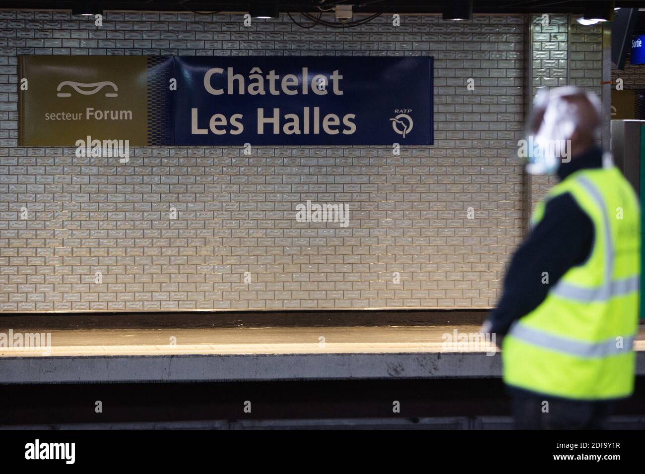 Station de metro les halles hi-res stock photography and images - Alamy