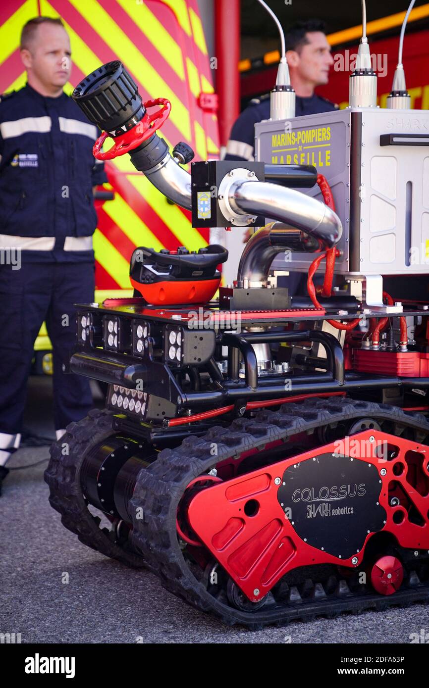 Robot firefighter colossus hi-res stock photography and images - Alamy