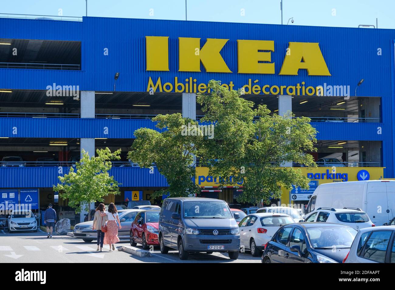 Closed ikea store hi-res stock photography and images - Page 2 - Alamy