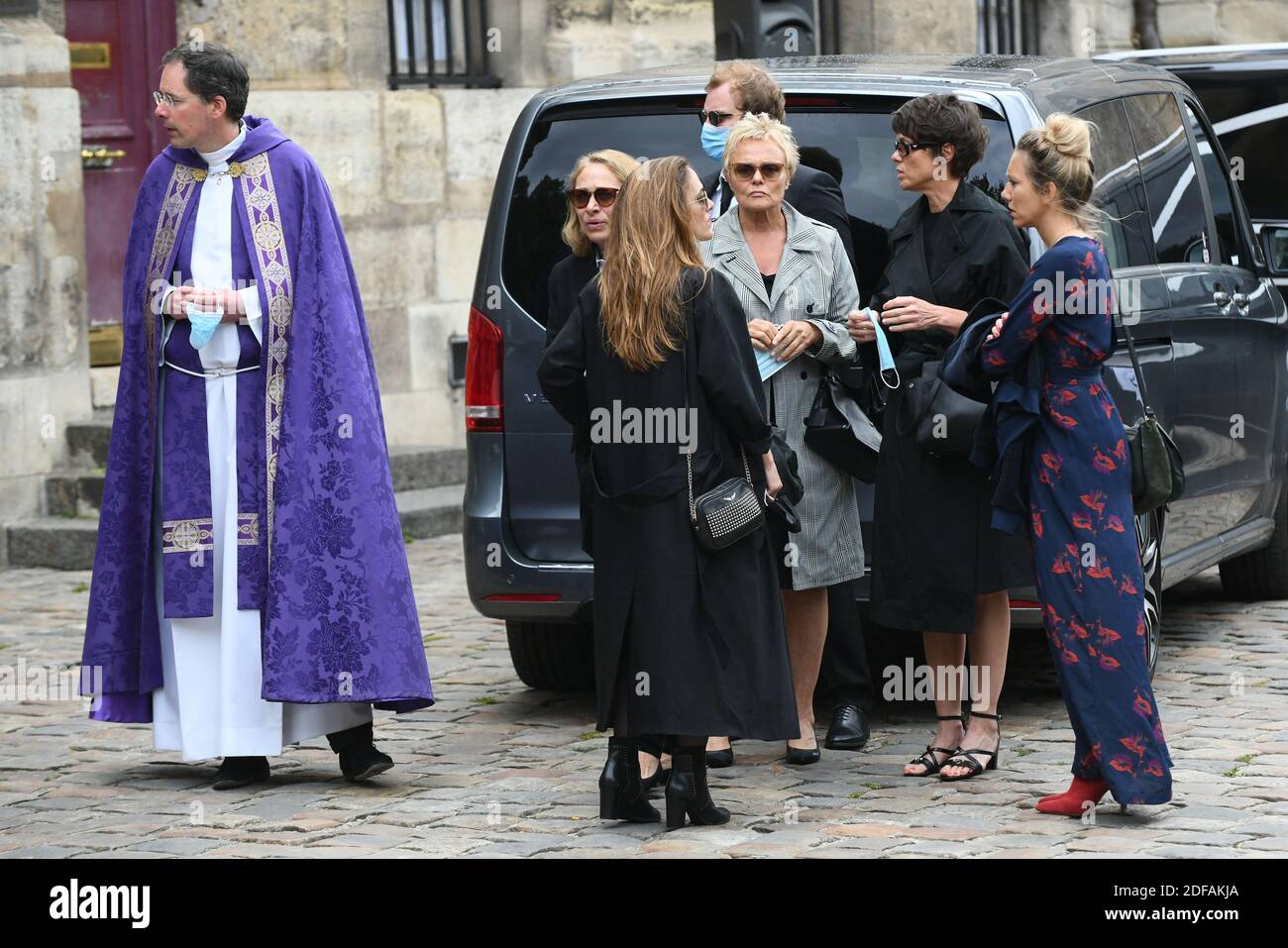 Joelle Bercot, Muriel Robin, Victoria Bedos, Anne Le Nen and members of ...