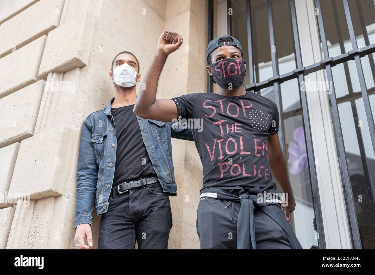 A protester wears a shirt saying 'stop the violence'. Demonstrators gather in front of the U.S. Embassy at the call of the Black African Defense League (Ligue de Défense Noire Africaine) in memory of George Floyd and to protest against racism. Paris, France, June 6, 2020. Photo by Florent Bardos/ABACAPRESS.COM Stock Photo