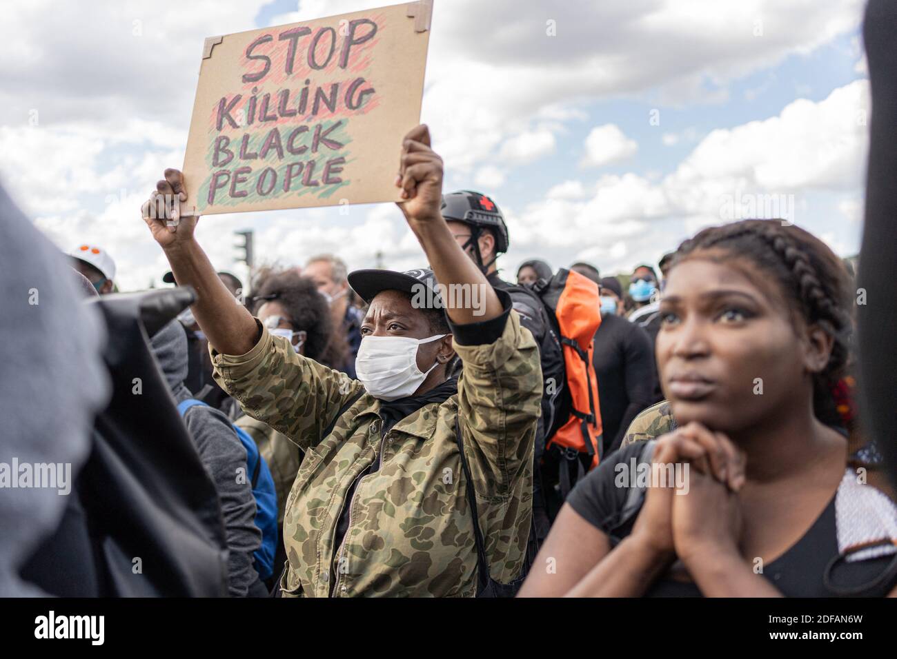 A protester holds a sign saying 'Stop killing black people'. Demonstrators gather in front of the U.S. Embassy at the call of the Black African Defense League (Ligue de Défense Noire Africaine) in memory of George Floyd and to protest against racism. Paris, France, June 6, 2020. Photo by Florent Bardos/ABACAPRESS.COM Stock Photo