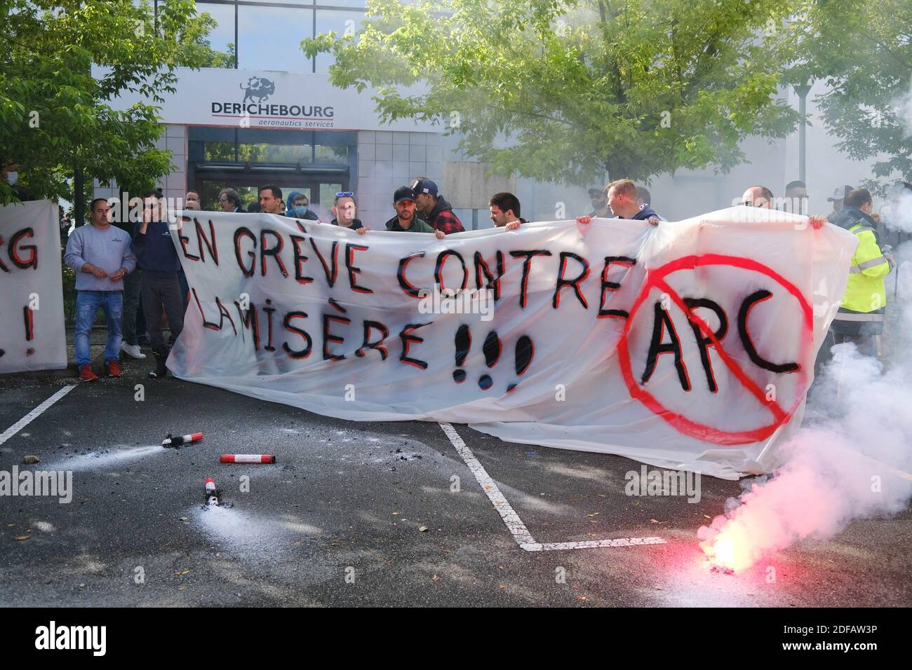 The employees of Derichebourg Aeronautics Services, an Airbus subcontractor, mobilized in front of their company's headquarters, on June 12, 2020, in Toulouse - Blagnac (France). They expressed their dissatisfaction against a social plan validated by the majority union FO (Force Ouvrière). This plan, developed because of the crisis in the aeronautical industry, plans to cut wages and suspend benefits. Without signing these measures, management threatened to lay off up to half of the 1,600 employees in September. Photo by Patrick Batard/ABACAPRESS.COM Stock Photo