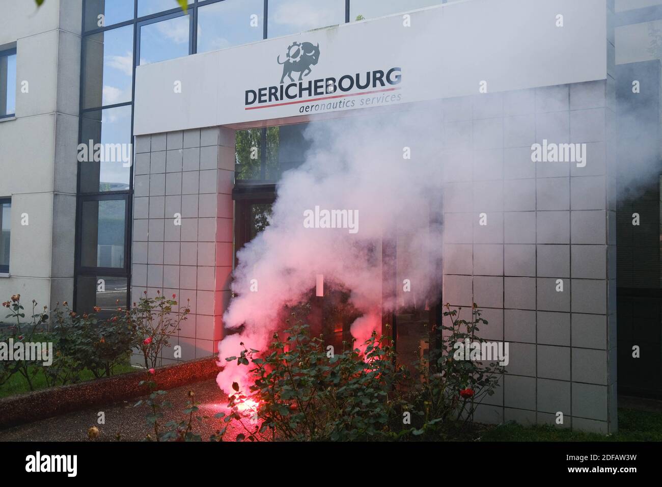 The employees of Derichebourg Aeronautics Services, an Airbus subcontractor, mobilized in front of their company's headquarters, on June 12, 2020, in Toulouse - Blagnac (France). They expressed their dissatisfaction against a social plan validated by the majority union FO (Force Ouvrière). This plan, developed because of the crisis in the aeronautical industry, plans to cut wages and suspend benefits. Without signing these measures, management threatened to lay off up to half of the 1,600 employees in September. Photo by Patrick Batard/ABACAPRESS.COM Stock Photo
