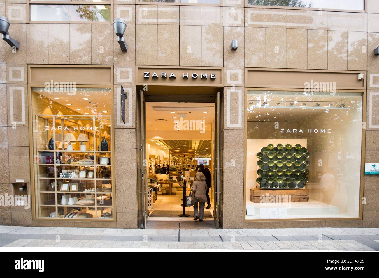 Zara company plans to close between 1,000 and 1,200 stores among its 7,400  stores worldwide. Objective: capitalize on the success of its online sales  during Lockdown. on June 15, 2020 in Paris,