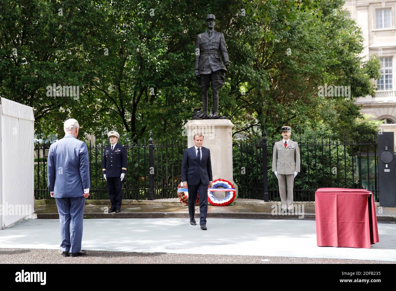 Britain's Prince Charles, Prince of Wales (L) and French President Emmanuel Macron (C) lay wreaths at the statue of former French president Charles de Gaulle at Carlton Gardens in central London on June 18, 2020 during a visit to mark the anniversary of former de Gaulle's appeal to French people to resist the Nazi occupation. - Macron visited London on June 18 to commemorate the 80th anniversary of former French president Charles de Gaulle's appeal to French people to resist the Nazi occupation during World War II. Photo by Tolga AKMEN/Pool/ABACAPRESS.COM Stock Photo