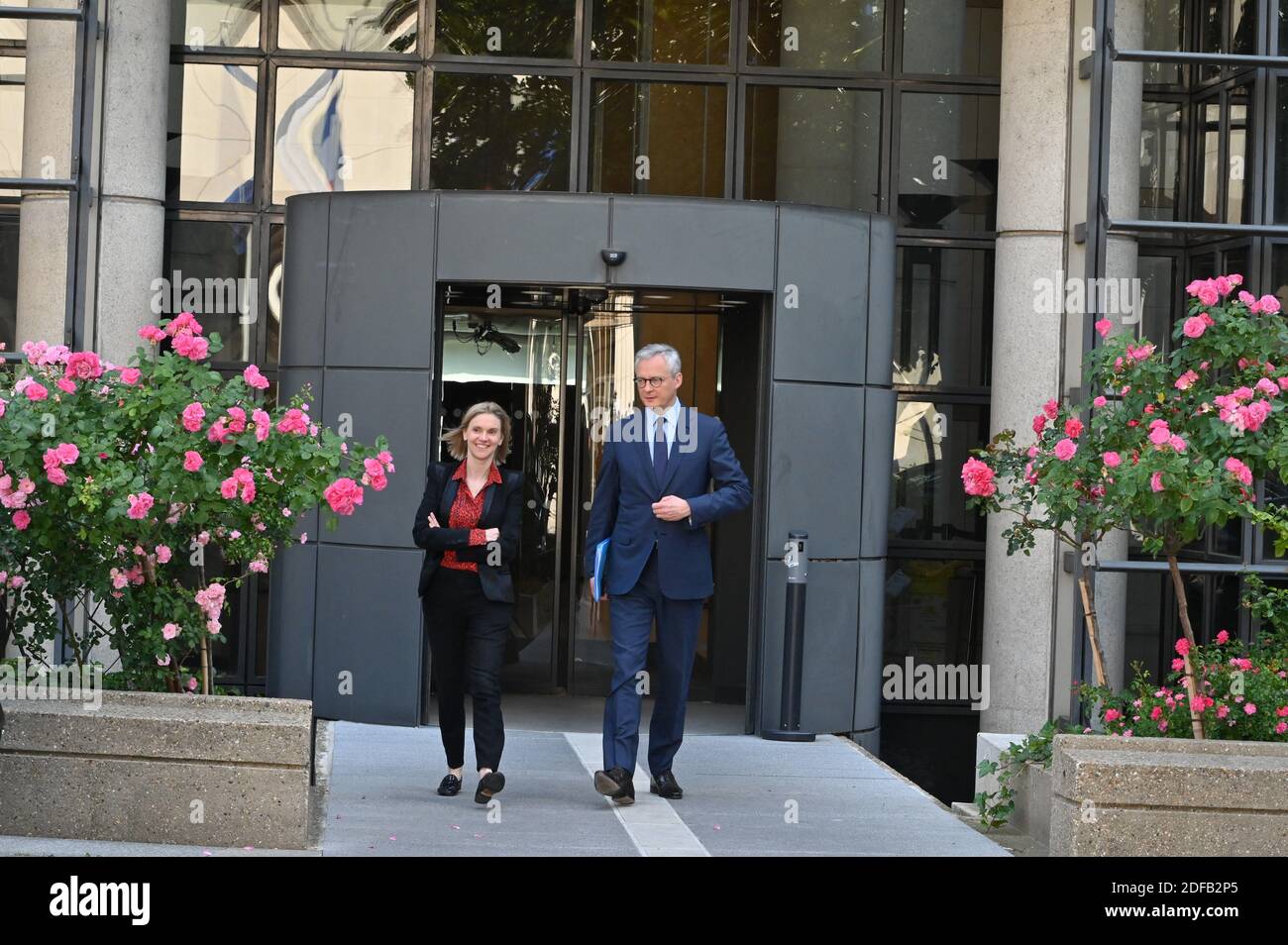 Agnès PannierRunacher and Bruno Le Maire at a meeting on the