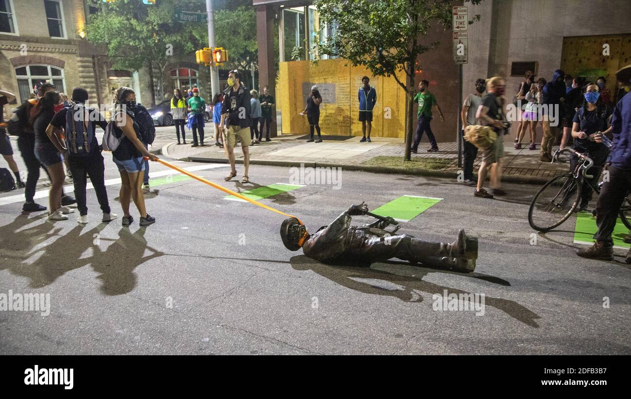 Confederate statue pulled down hires stock photography and images Alamy