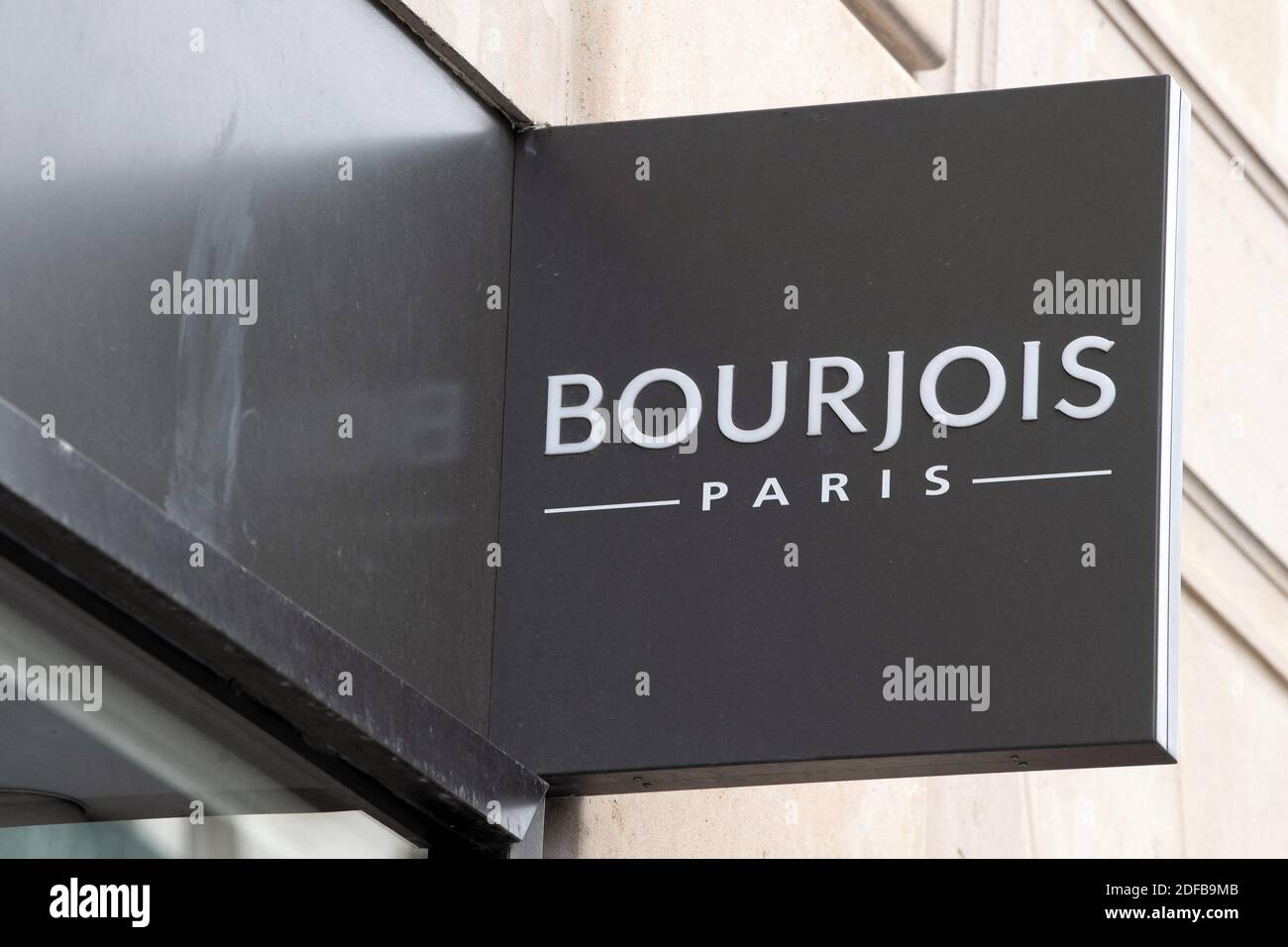 Bourjois paris logo hi-res stock photography and images - Alamy
