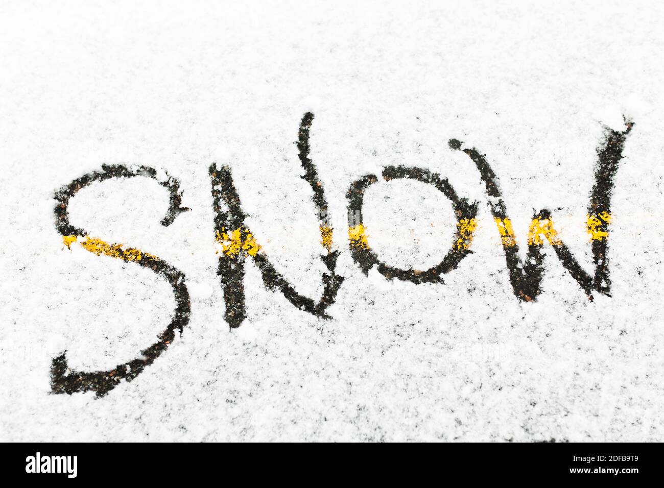 Как пишется сугроб. Snow слово. Пишется снег. Писать снежные слова. Слово Snow картинка.
