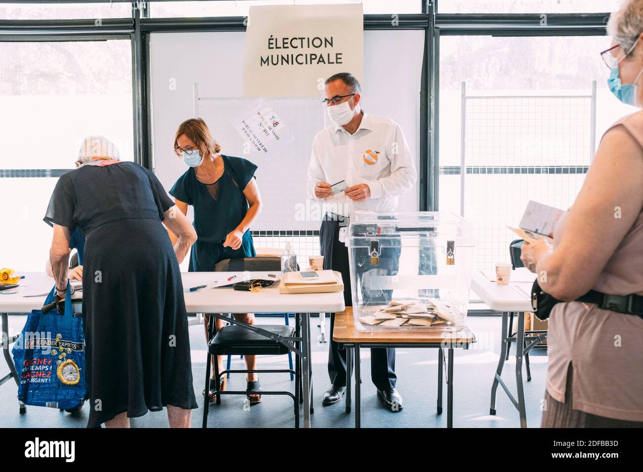 Bureau De Vote High Resolution Stock Photography And Images Alamy