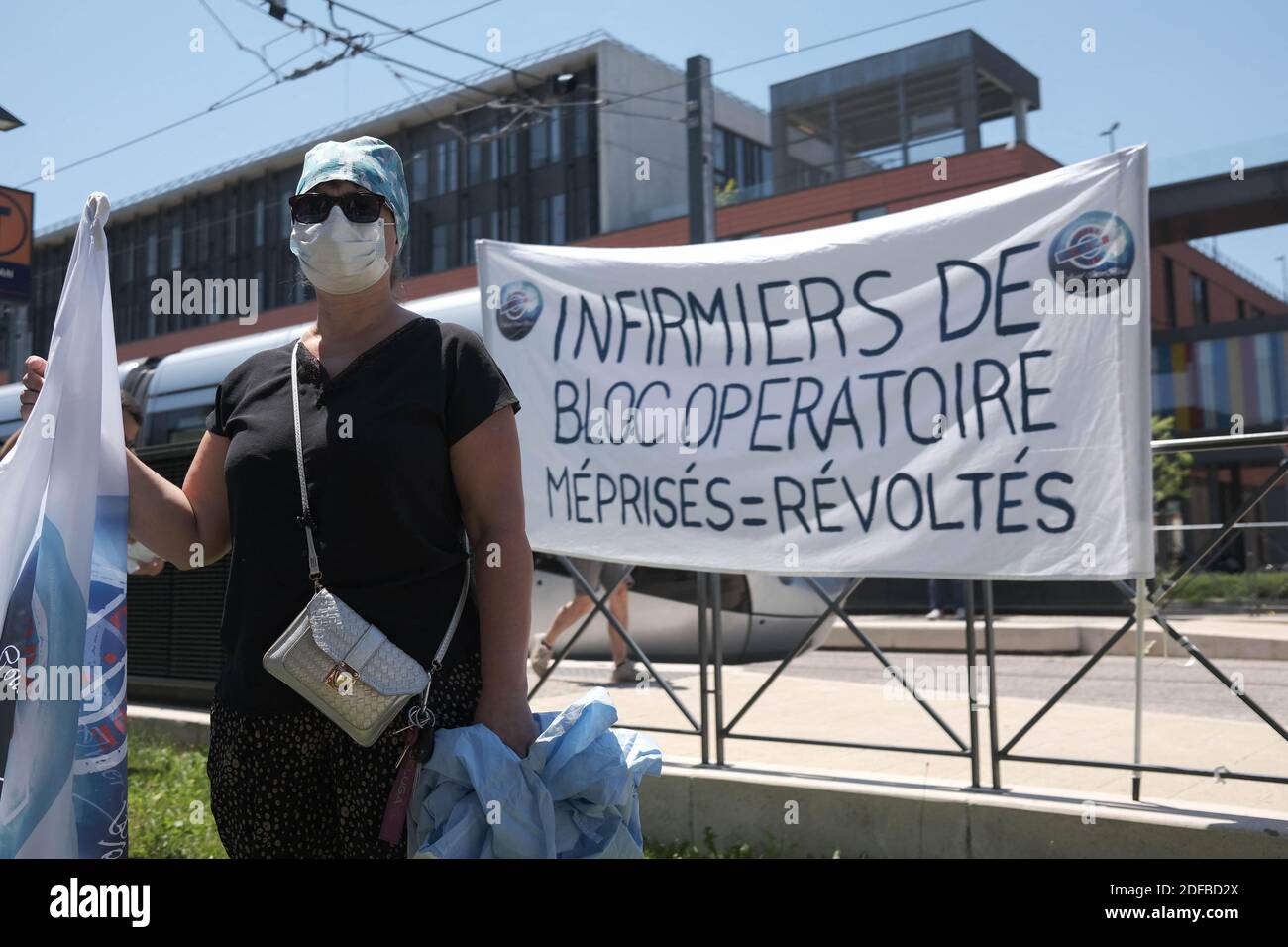 Banner of surgical units' nurses. In Toulouse (France), at the call of the CGT, hospital staff gathered for 1 hour in front of the Purpan hospital, on June 30. They plan, as in all of France, to put pressure on the government's 'Ségur de la Santé', which ends in 4 days. They are demanding a fairer post-Covid bonus, a salary increase, hirings and the stop of beds closure. Photo by Patrick Batard/ABACAPRESS.COM Stock Photo