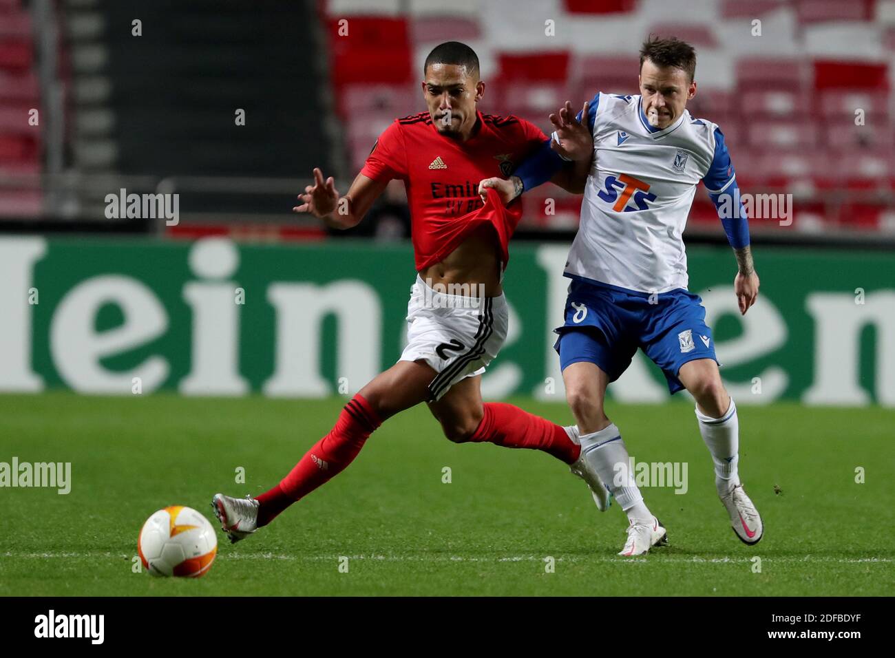 Lisbon. 3rd Dec, 2020. Gilberto (L) of SL Benfica vies with Jan Sykora of Lech Poznan during the UEFA Europa League group D football match between SL Benfica and Lech Poznan in Lisbon, Portugal on Dec. 3, 2020. Credit: Pedro Fiuza/Xinhua/Alamy Live News Stock Photo