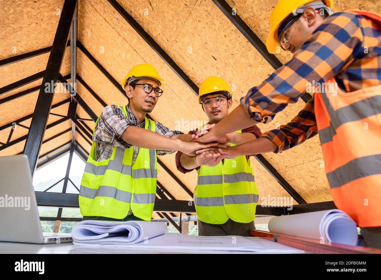 teamwork construction, Group power of cooperation in the construction ...