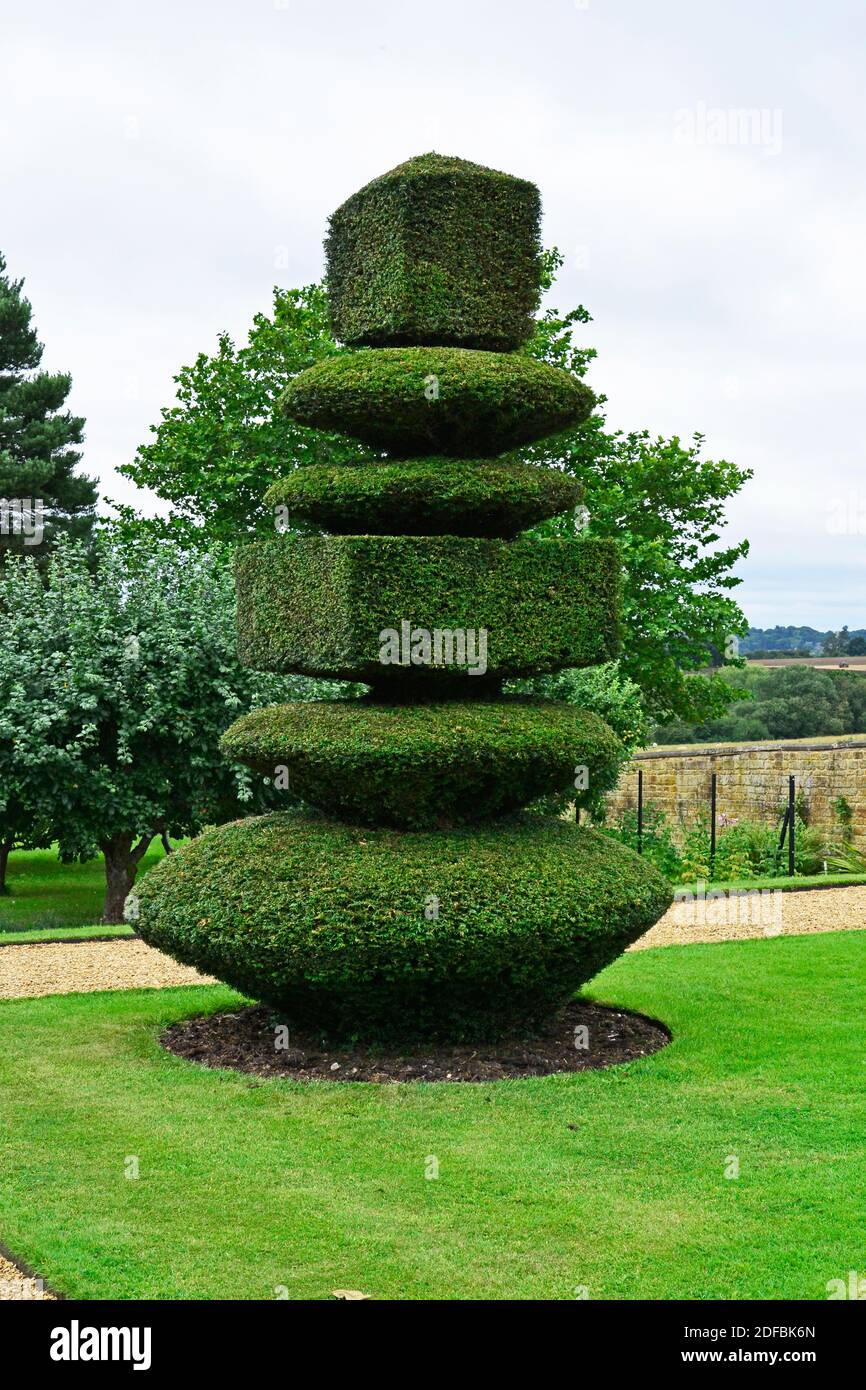 Topiary clipping hires stock photography and images Alamy