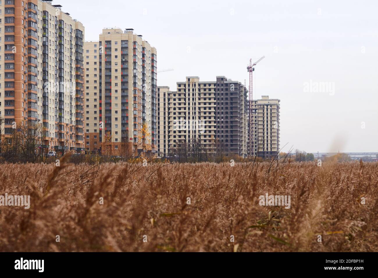 Building a new residential building Stock Photo - Alamy