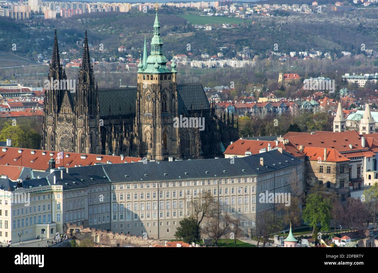Prag ist die Hauptstadt der Tschechischen Republik und liegt an der Moldau. Die 'Stadt der hundert Tuerme' ist bekannt für den Altstaedter Ring mit bu Stock Photo