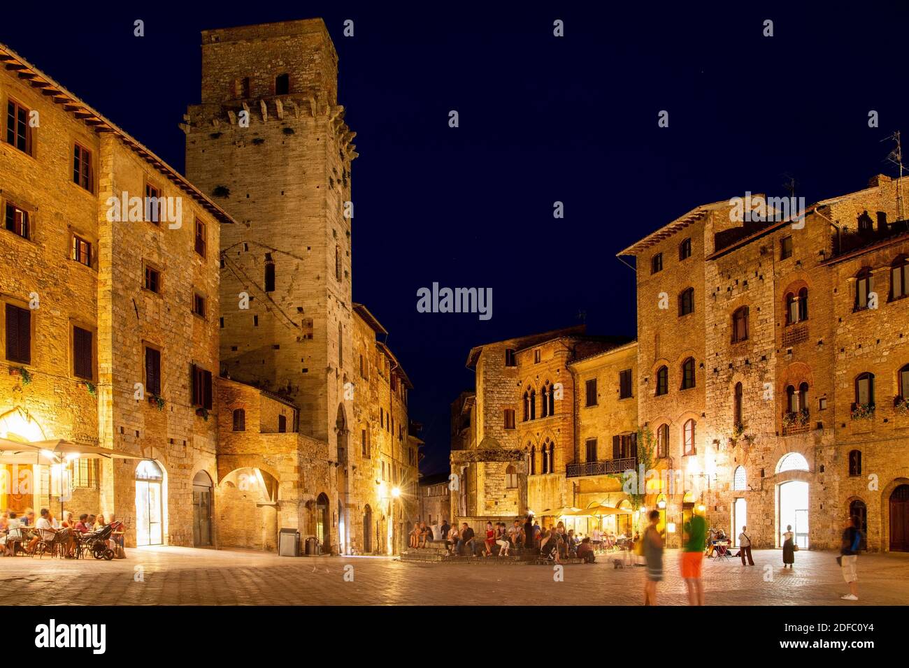 San Gimignano ist eine italienische Kleinstadt in der Provinz Siena, Toskana, mit einem mittelalterlichen Stadtkern und wird auch „Mittelalterliches M Stock Photo