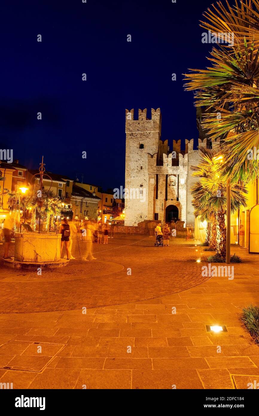 Die Scaligerburg, erbaut ab 1259, im Städtchen Sirmione ist eine der am