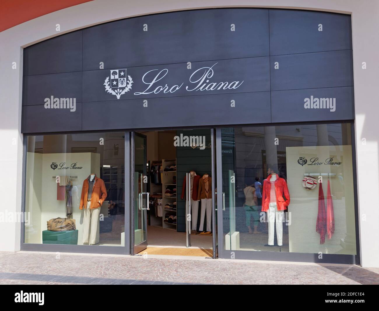 Loro piana store hi-res stock photography and images - Alamy