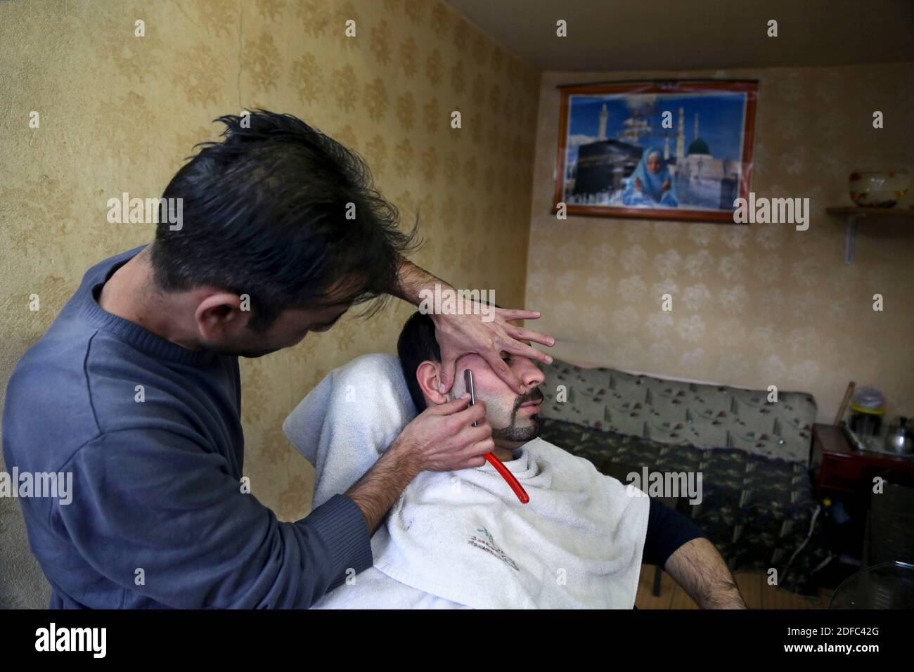 Turkey, local barber at work in Diyarbakir Stock Photo