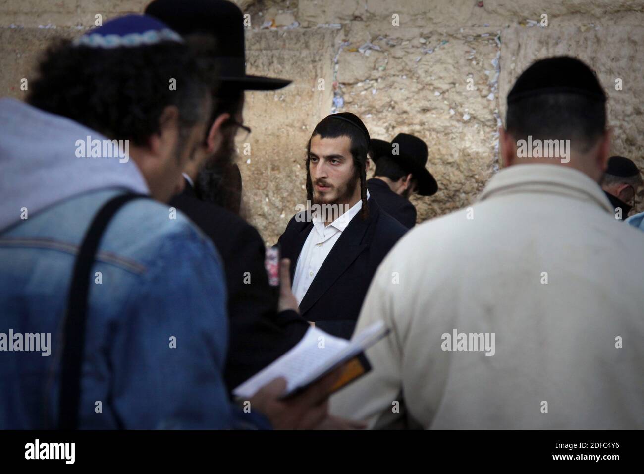 Israel, Western Wall in Jerusalem, ultra Orthodox Jewish man (or Haredim) at the Western Wall Stock Photo