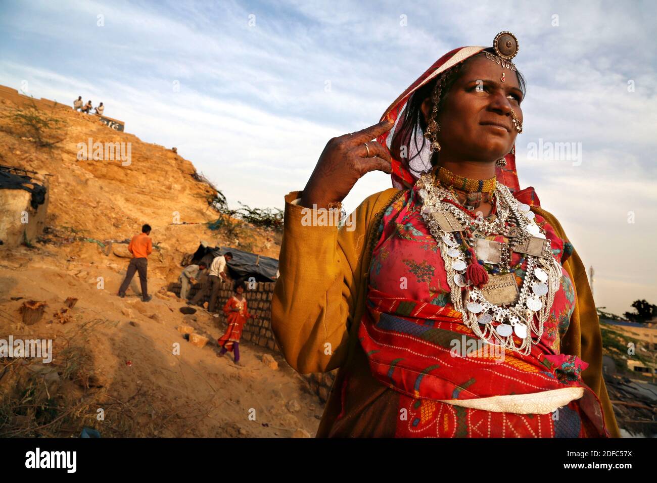 India, Rajasthan, Indian woman with sari in Jaisalmer Stock Photo - Alamy