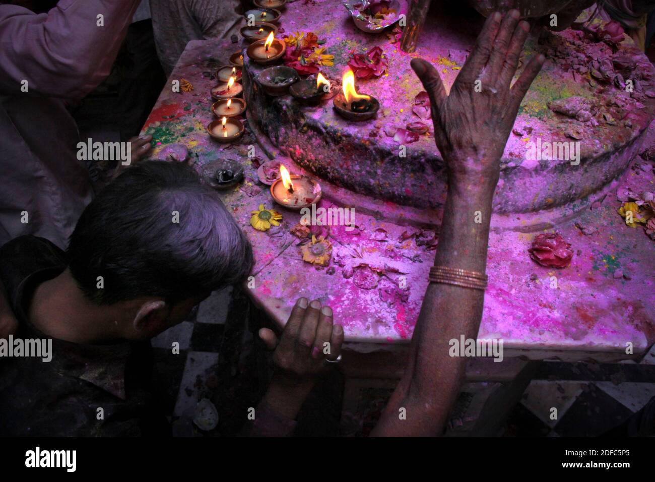 India, Uttar Pradesh, Vrindavan, Holi celebrations at banke Bihari temple worshipping Lord Krishna Stock Photo