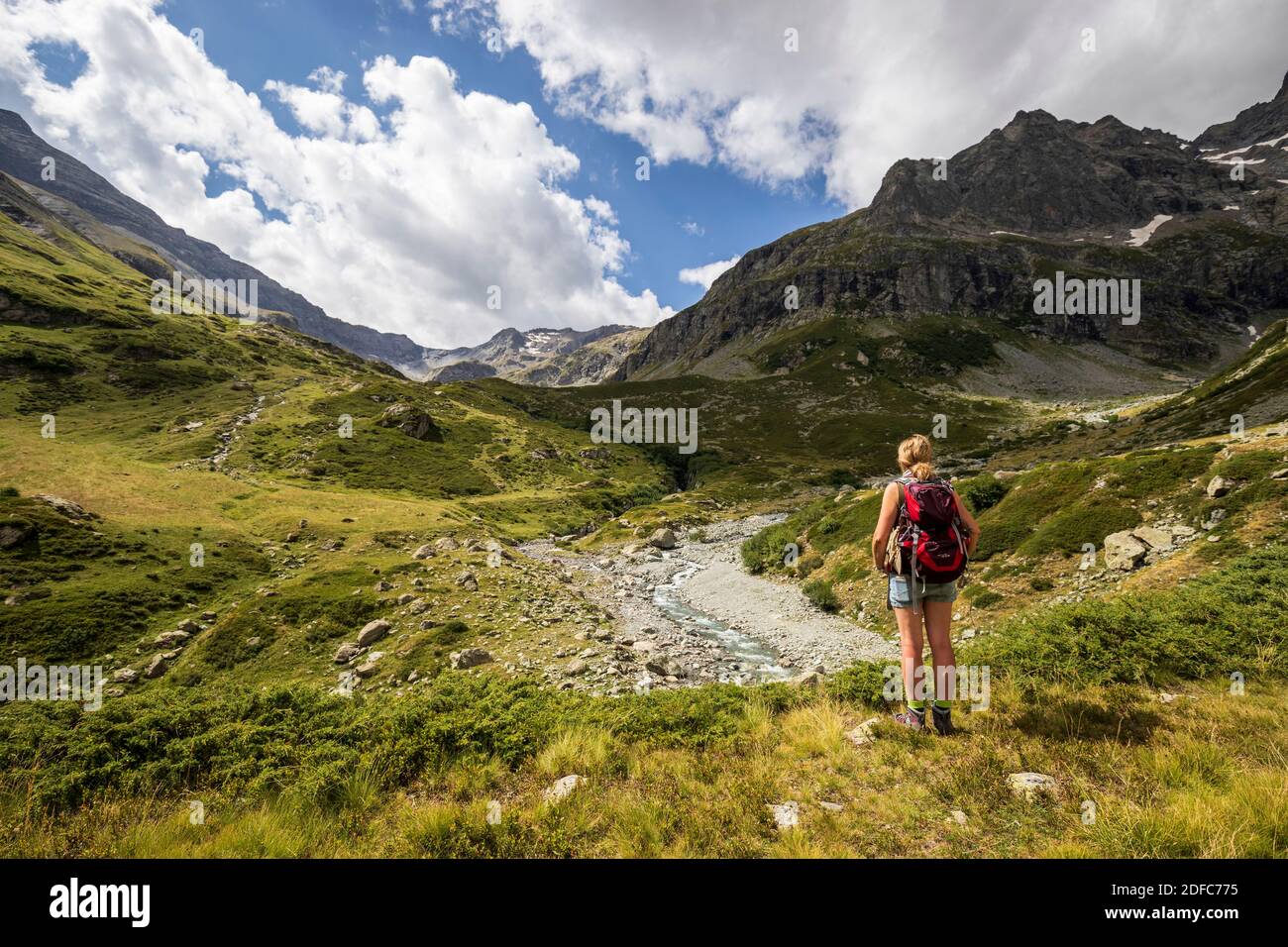 France, Hautes-Alpes (05), parc national des ?crins, Vallouise, sentier de grande randonn?e GR 54 vers le col de l'Aup Martin Stock Photo