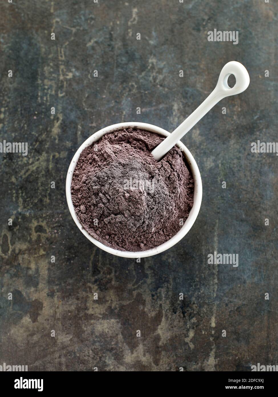Nori seaweed powder, marine spice Stock Photo Alamy