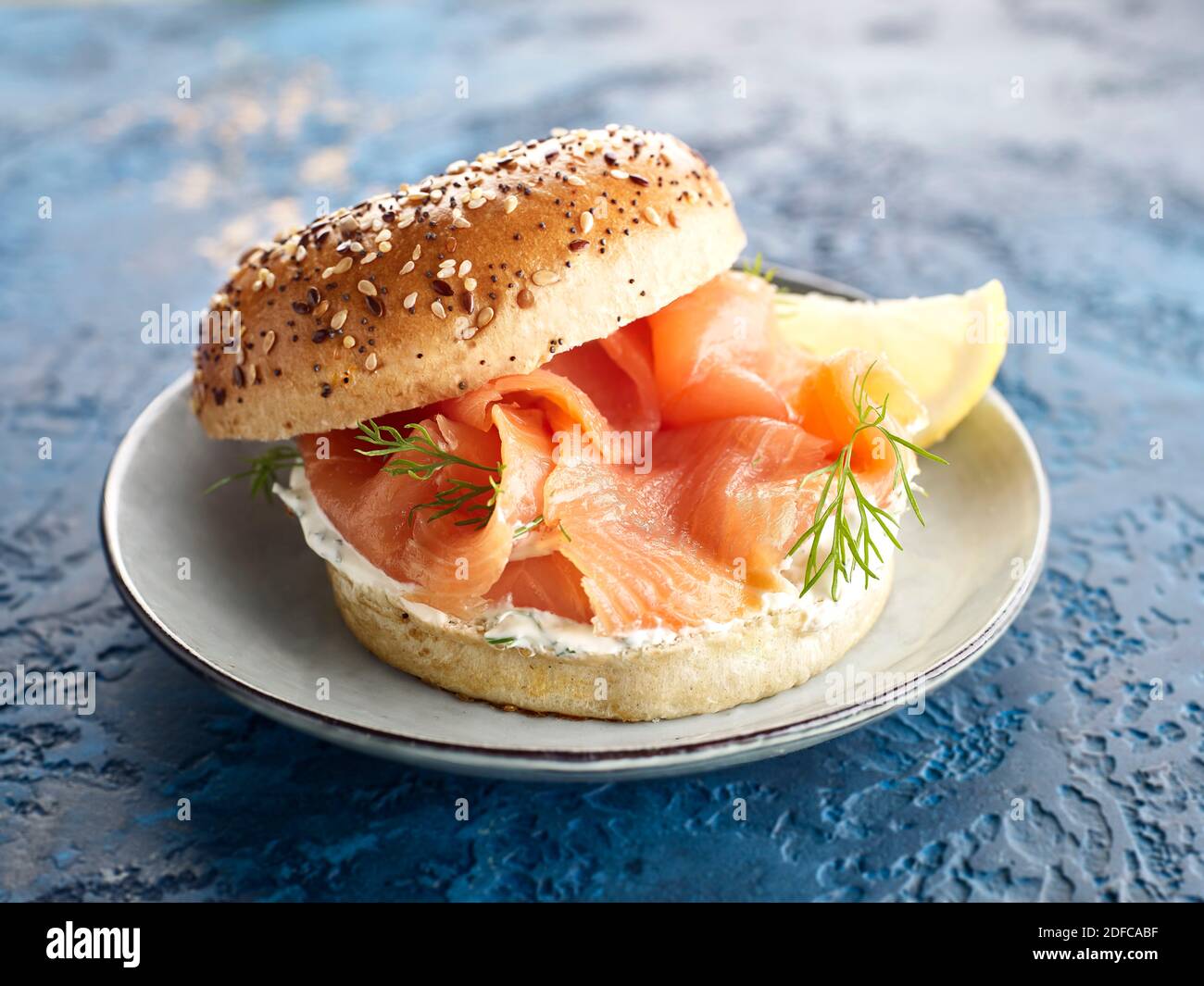 Smoked salmon bagel Stock Photo - Alamy