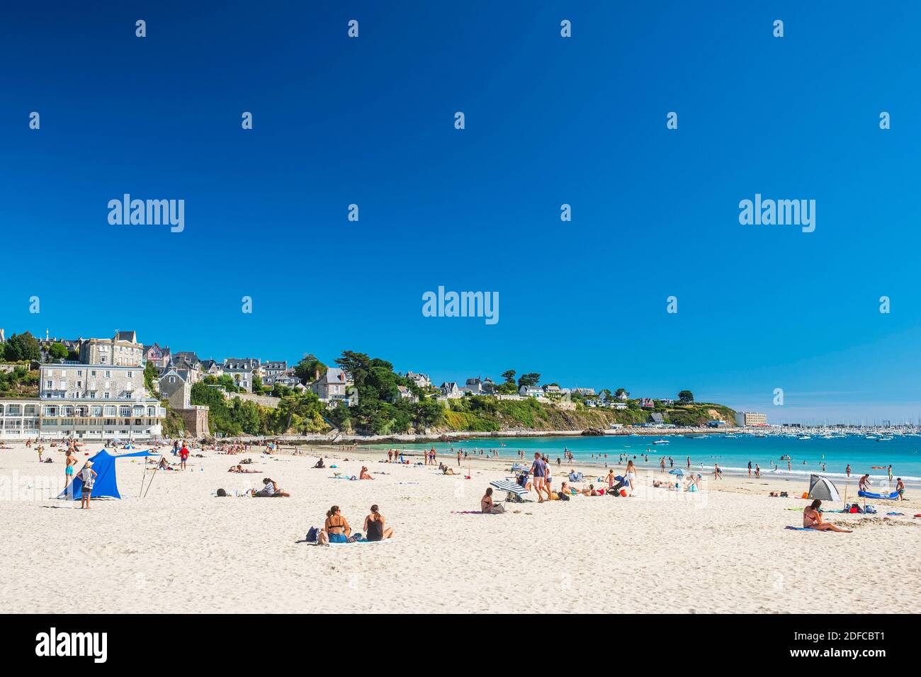 Saint cast le guildo beach hi-res stock photography and images - Alamy