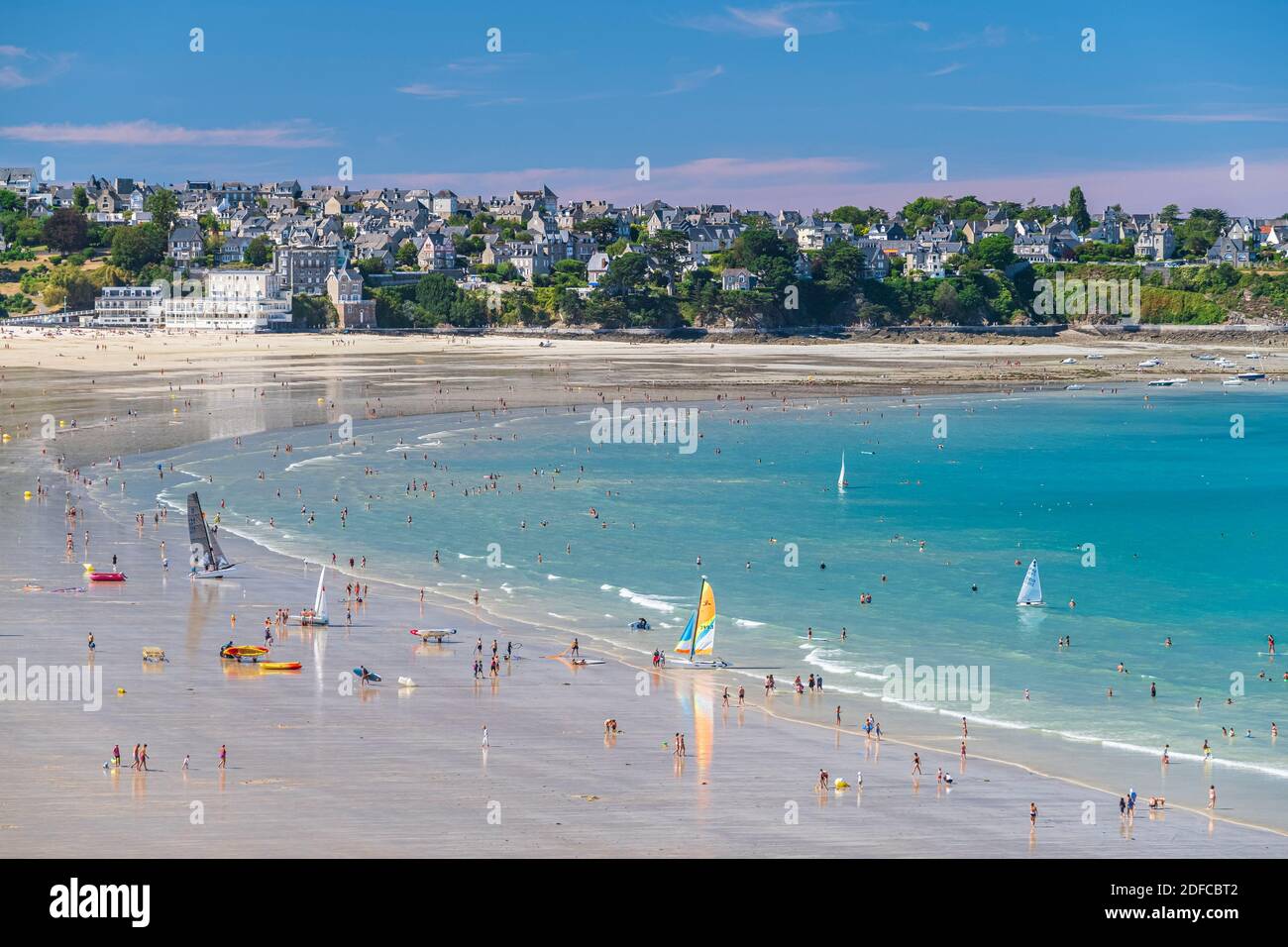 Saint cast le guildo beach hi-res stock photography and images - Alamy