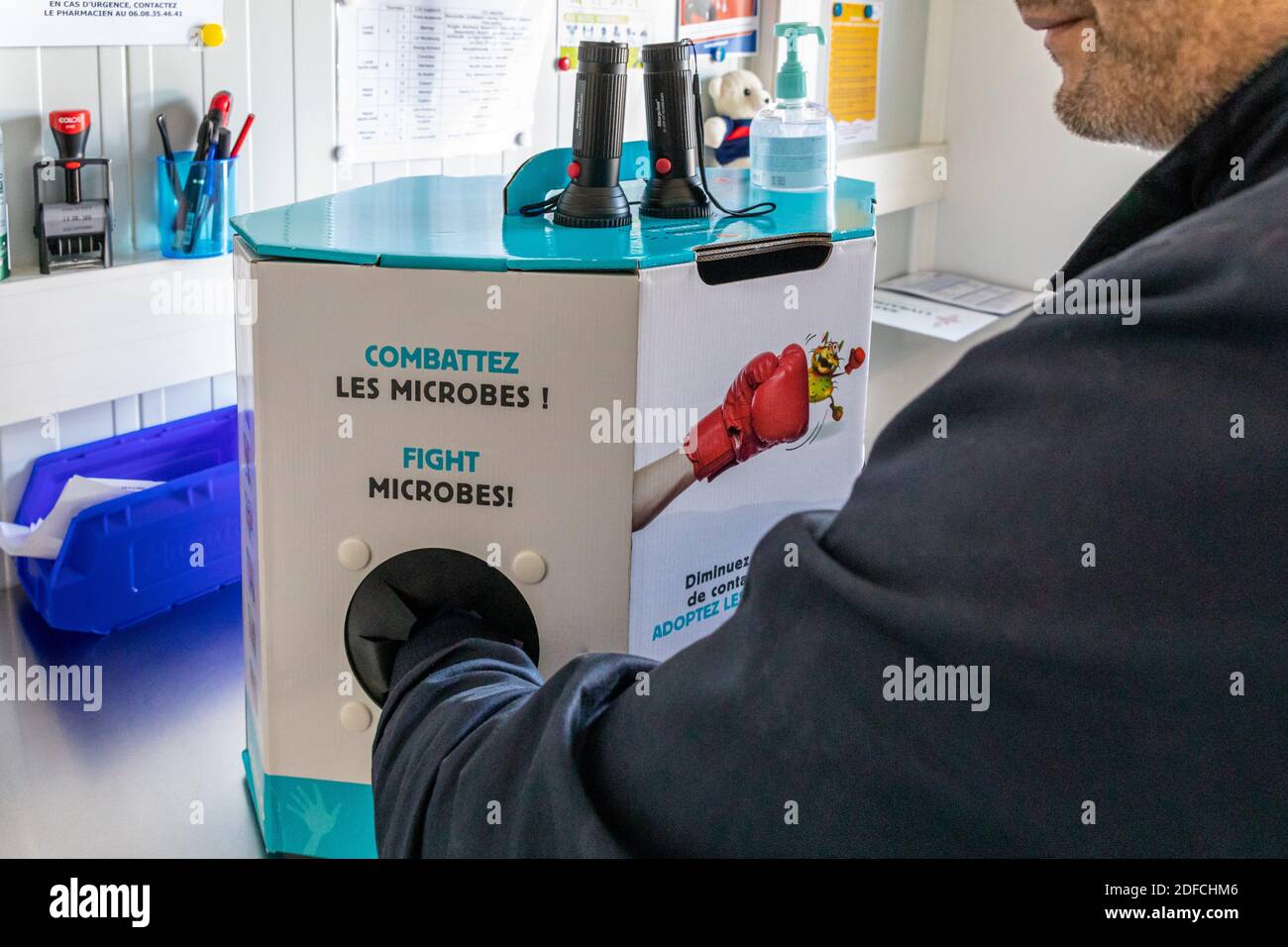 INFRARED LIGHT MACHINE TO VERIFY THE CORRECT WASHING OF HANDS WITH ...