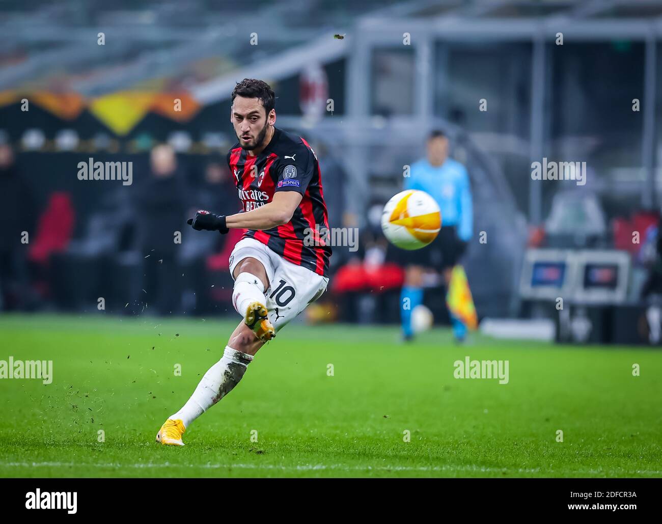 Matteo Darmian of FC Internazionale fights for the ball against Henrikh  Mkhitaryan of AS Roma during the Serie A 2020/21 / LM Stock Photo - Alamy