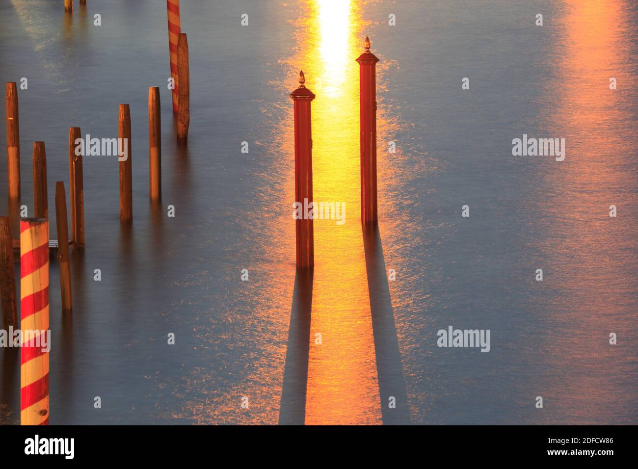 I/Venedig: Poller im Canal Grande Stock Photo