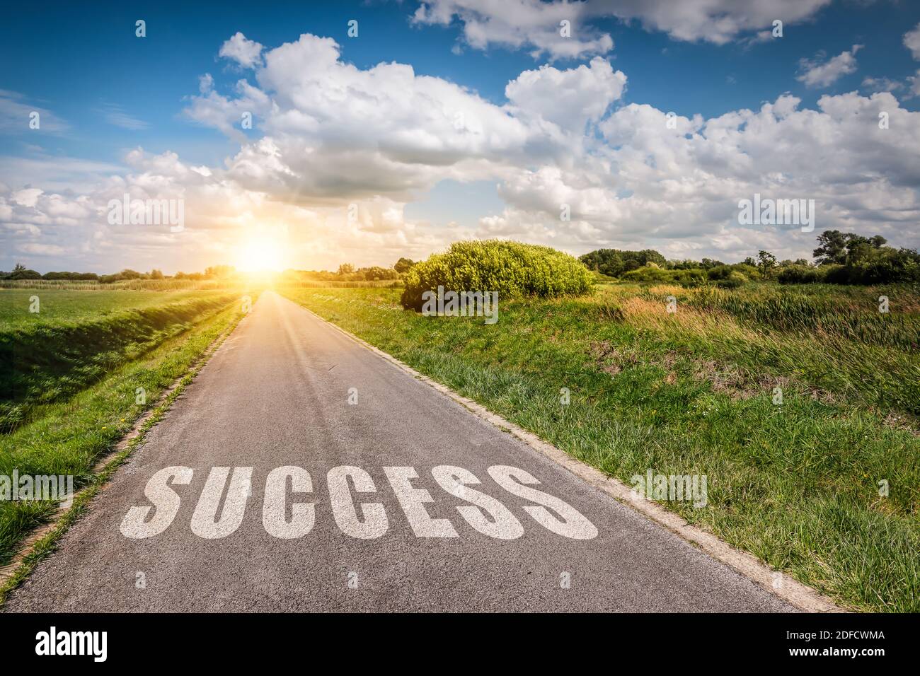 Success Concept Way To Success With A Bright Sun Light On The Horizon Stock Photo Alamy