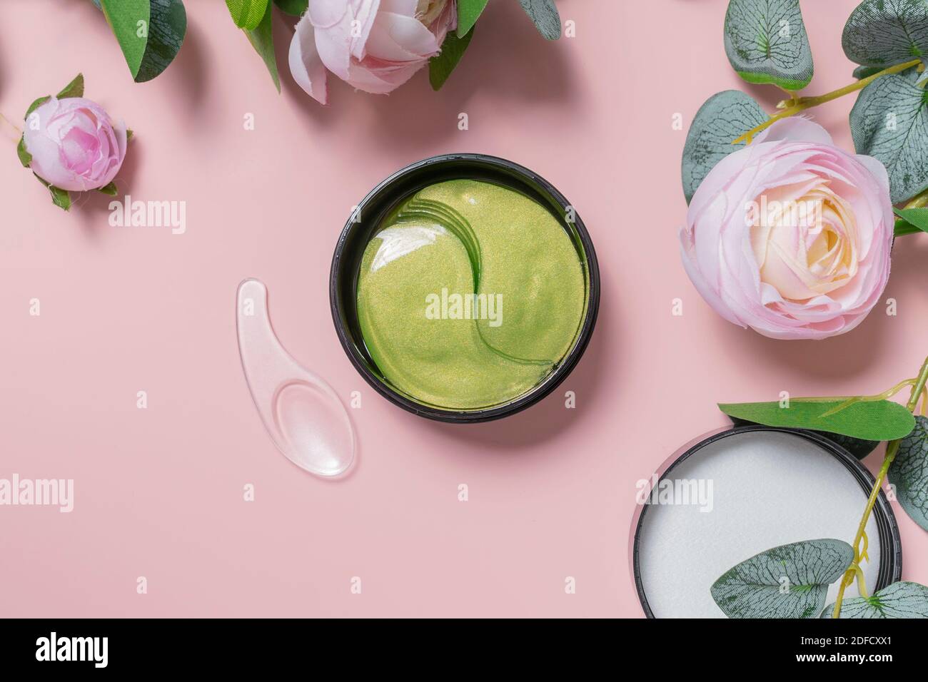 green tea eye patches to reduce puffiness and bruising under the eyes