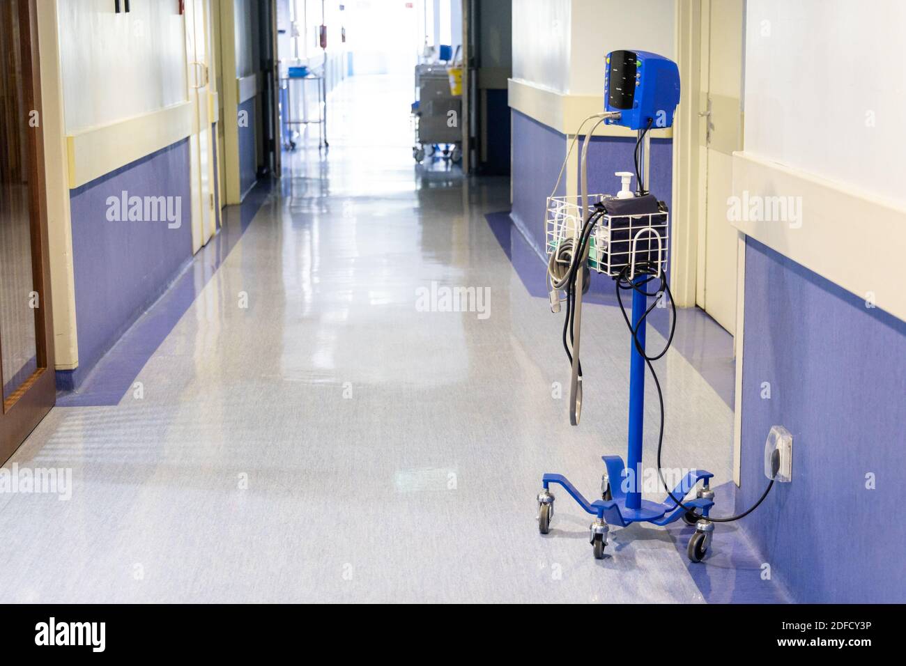 Mobile health diagnostic machine to check blood pressure and pulse at