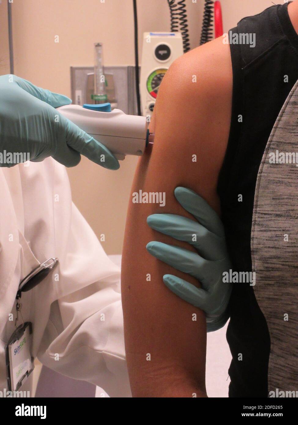 Zika virus investigational dna vaccine Stock Photo