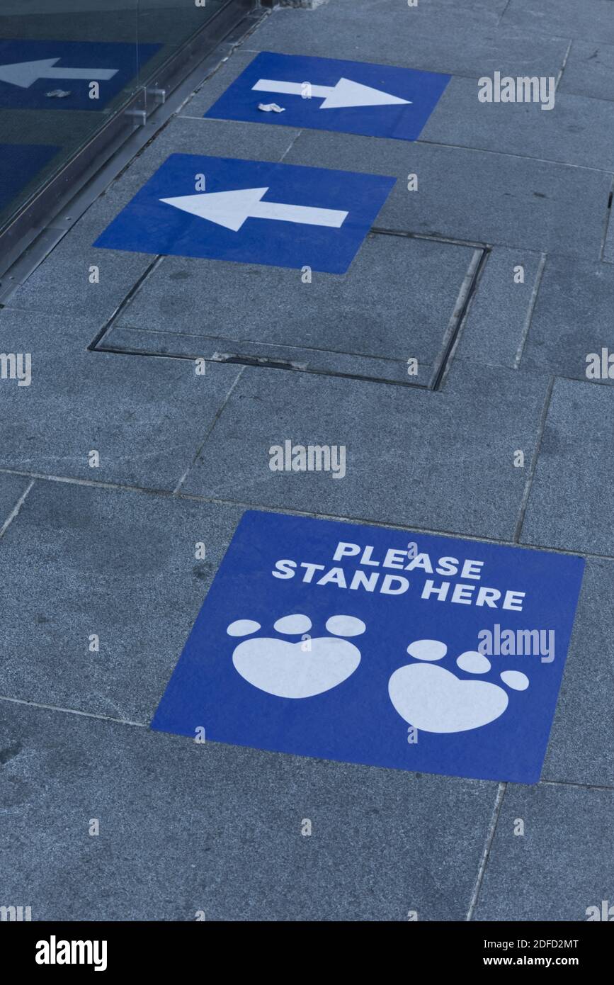please stand here, paw prints on the pavement Stock Photo