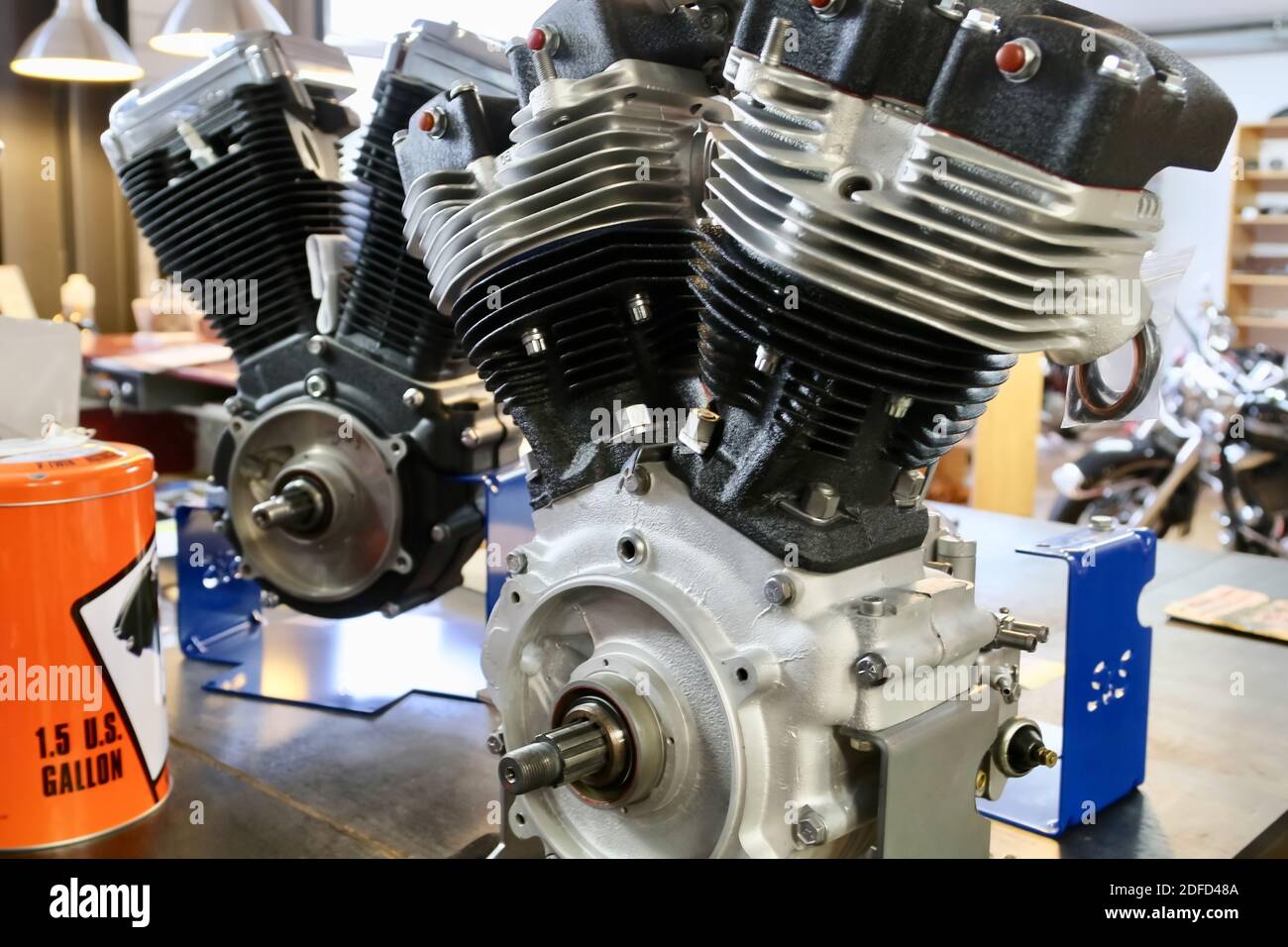 V twin engine hires stock photography and images Alamy