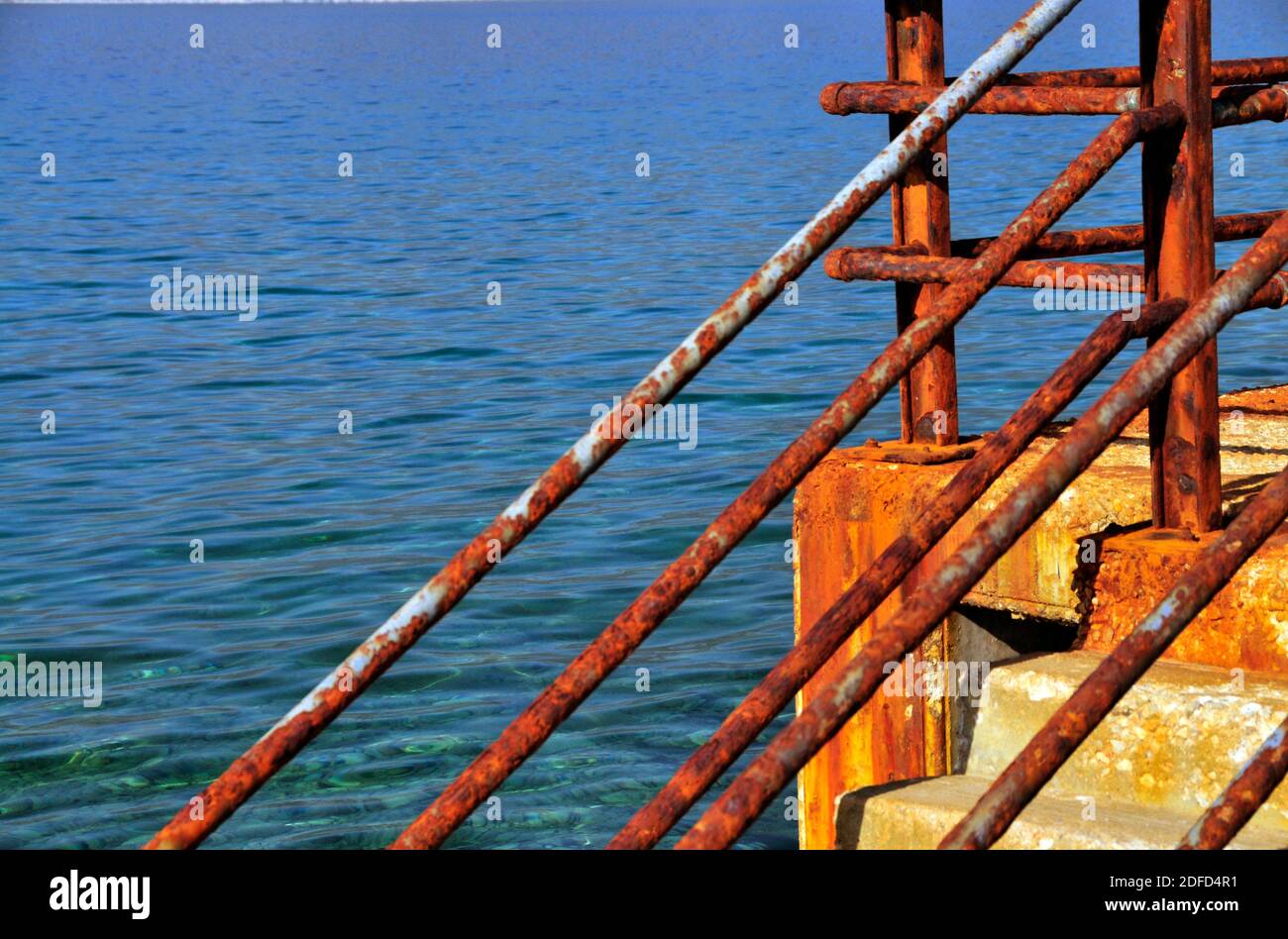 Rusty old iron railings hi-res stock photography and images - Alamy