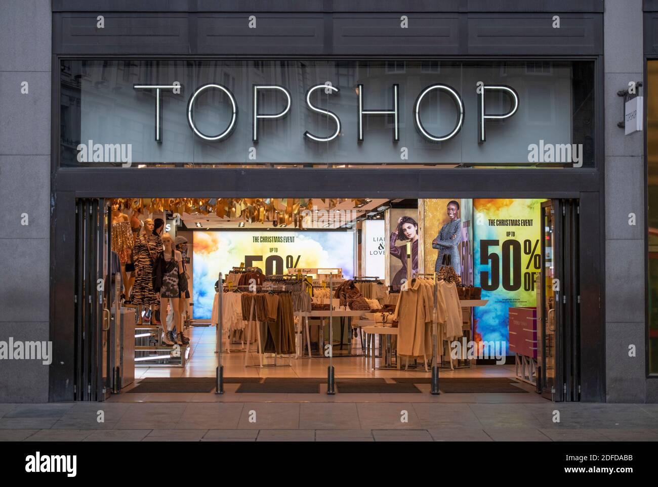 Topshop sale hi-res stock photography and images - Page 2 - Alamy